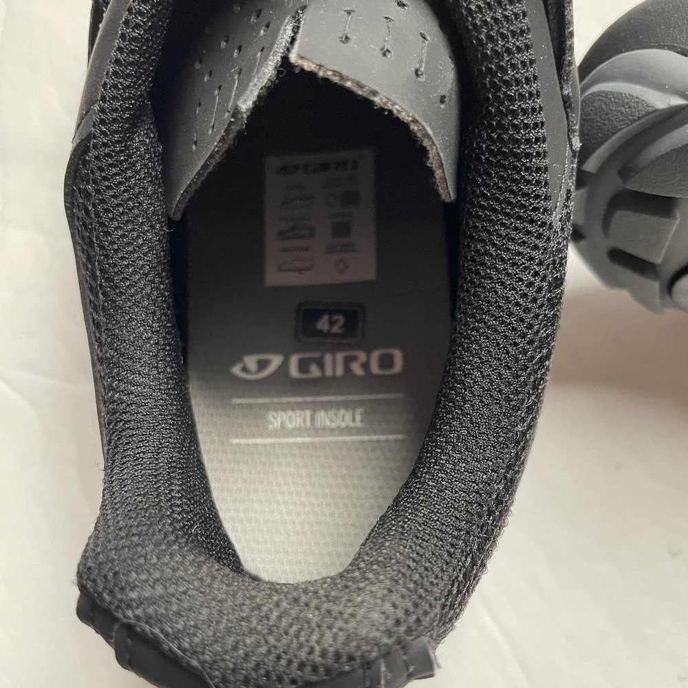 NIB Giro Riela R II Spin Outdoor Cycling Shoes Black Gray Never worn or Clipped - Picture 3 of 7